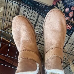 Ladies UGG McKay booties size 8. Chestnut color